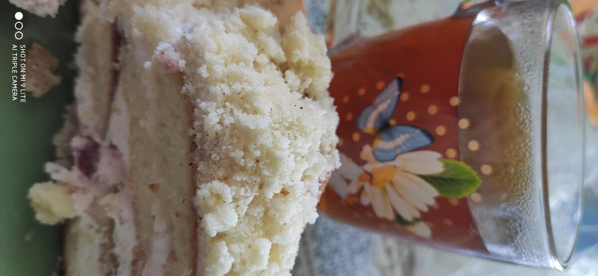 Один из запретных продуктов - кусок домашнего торта. #Чай черный без сахара