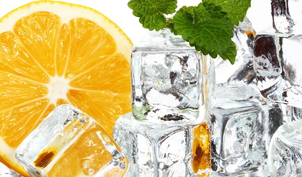 Очень популярно добавлять ко льду различные добавки: мята, лимон или укроп