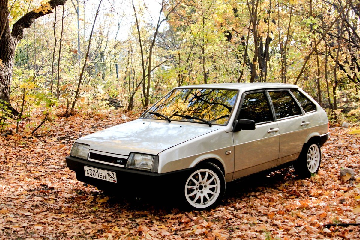 Ваз 2109, красавец)
Источник: https://yandex.ru/collections/card/57c941fbbef67b30e97f7438/