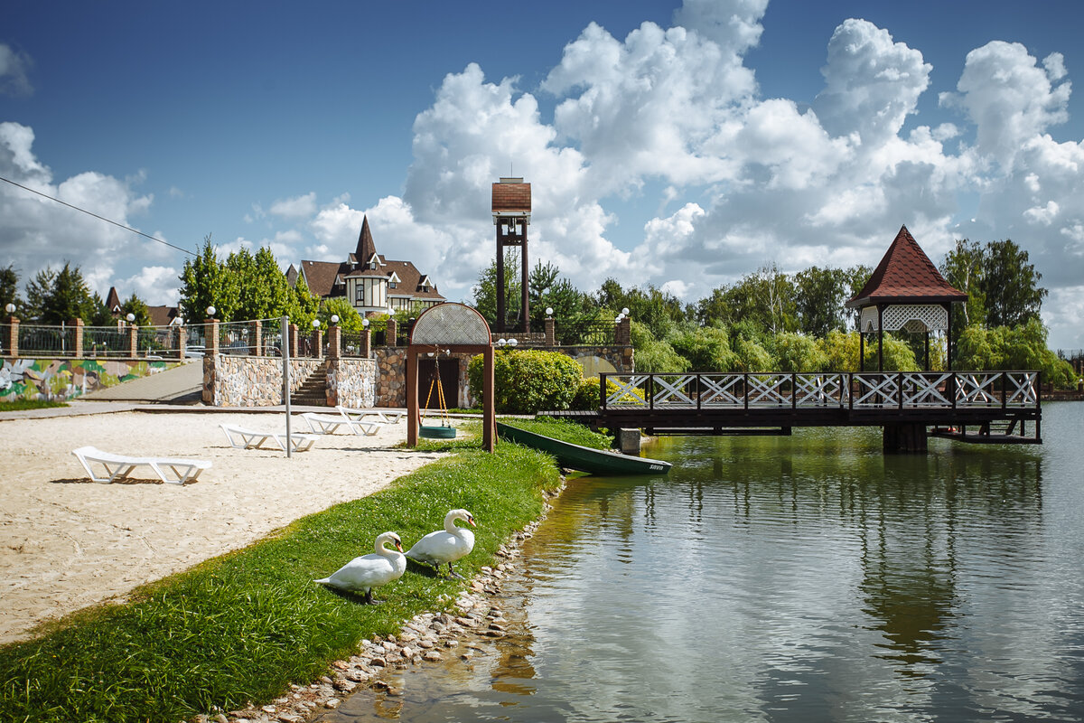 Вся инфраструктура у Нагиева под боком, и природное озеро тоже. Фото: yargeo.com