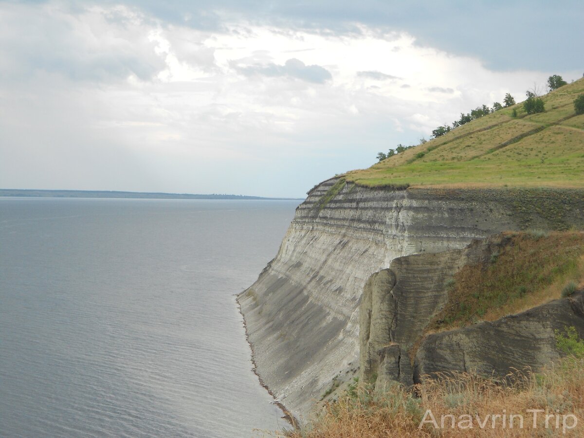 пологий берег реки