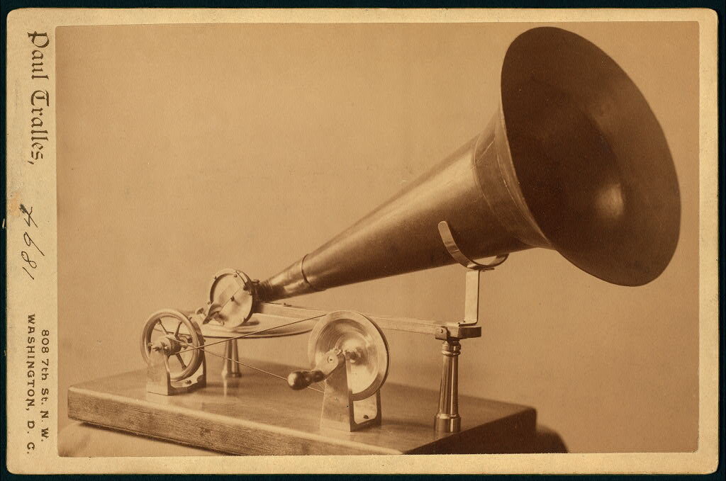 Фонограф звук. Граммофон Берлинера 1887.