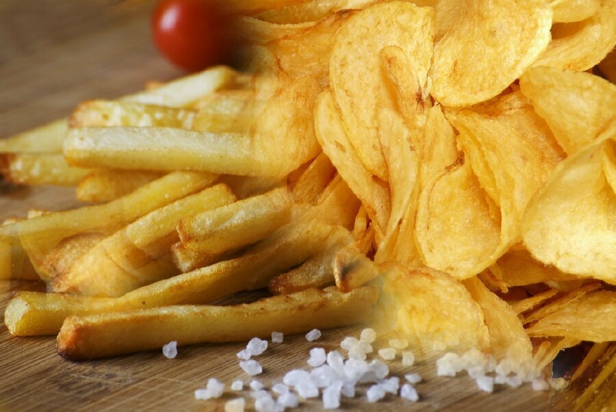 чипсы вредная еда. чипсы зачеркнутые. чипчи. вредная еда чипсы. чипсы вредные.