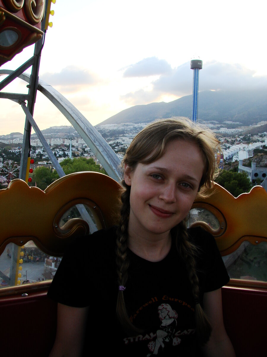 Катаюсь на колесе обозрения, не подозревая, что домой мы просто так не уедем 