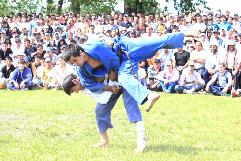  Гуштингири - таджикская спортивная борьба