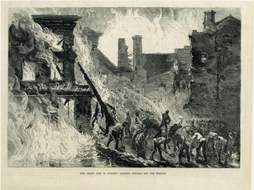 18 июня 1875 года в Дублине случился пожар, вошедший в историю как The Great Whiskey Fire of Dublin. Склад, на котором хранились 5 тысяч бочек виски, загорелся, алкоголь из лопнувших бочек разлился по Mill Street. Очевидцы пожара вспоминали, что река виски была почти в локоть глубиной, полметра шириной и протяжённостью около 400 м. Десятки дублинцев прибежали тушить пожар, и сотни горожан прибежали испить из образовавшейся речки. Кто-то набирал виски в кружки или кастрюли, кто-то черпал напиток ладонями, а некоторые дублинцы не брезговали пить из ручья при помощи собственных сапог. Большой дублинский пожар унёс жизни тринадцати человек, и никто из этих тринадцати не сгорел и не угорел, все они упились до смерти.