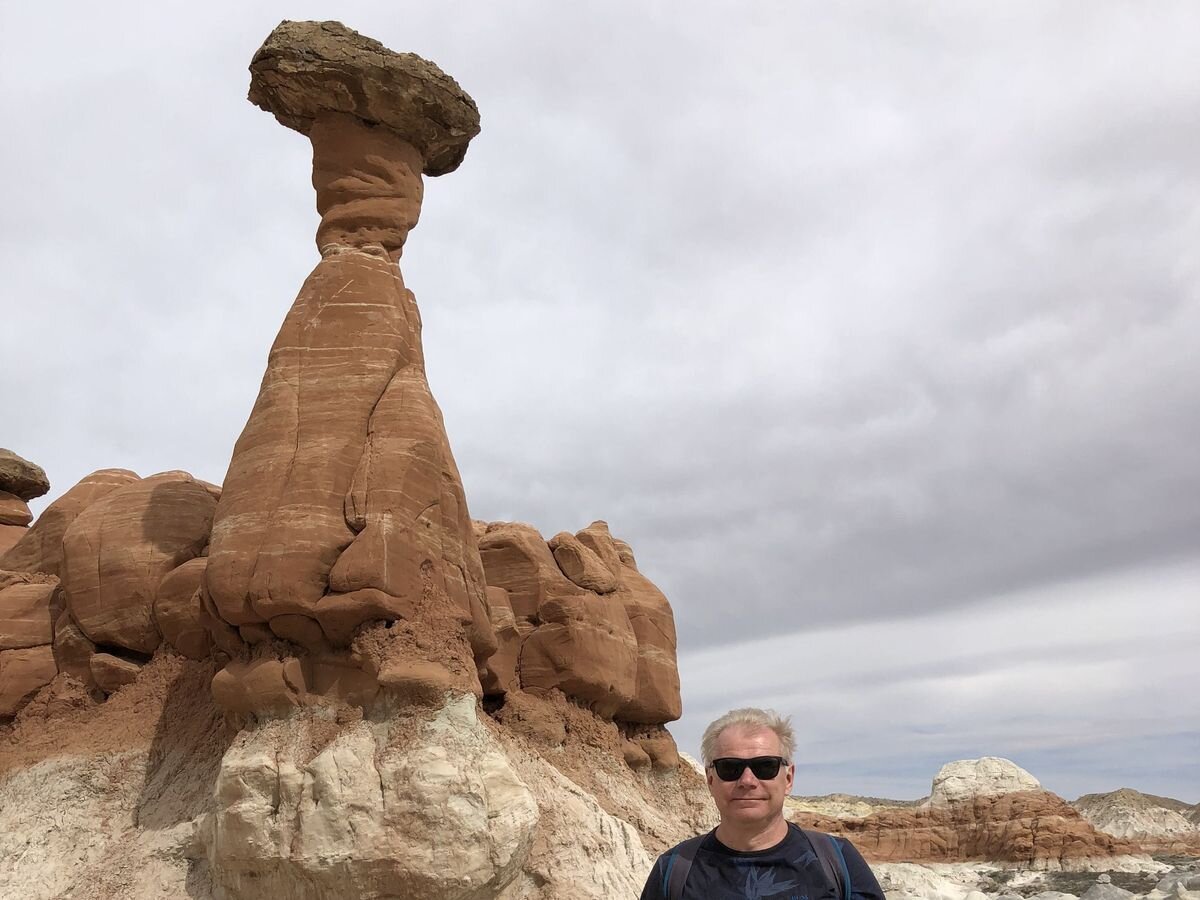 Выветренная скала под городом Пейдж.