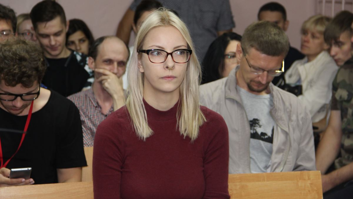 Она мечтала уехать в Китай и преподавать английский.