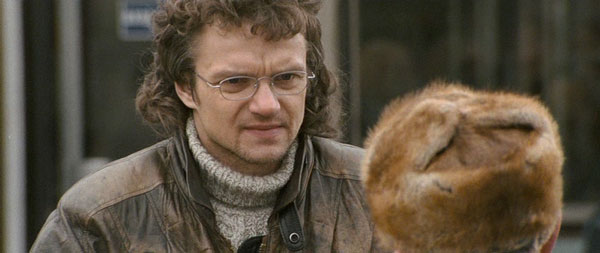 Кадр из фильма Generation П. После изучения статьи вы сможете ответить на вопрос - кто Вавилен Татарский. Пиарщик или маркетолог?