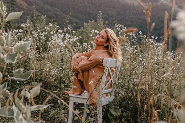 Никита Пресняков восхищён пшеничными полями и красотой Алёны - ФОТО