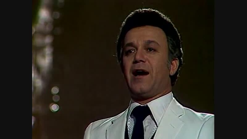 Солист группы земляне. Кто 1 исполнил песню. Земляне солист. Городские цветы песня. Городские цветы слова.