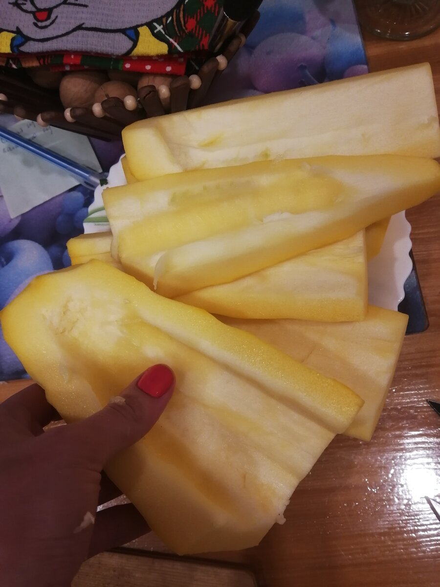 Солнечный кабачок ждет когда его натрут на терке