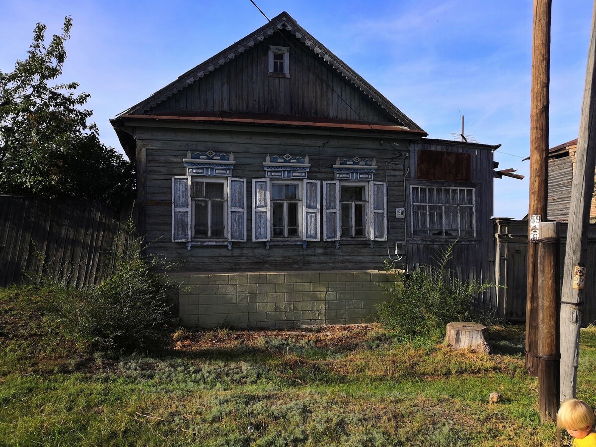 Наличники, причелины, а какие рамы! Красота, которая есть только у русских! Фото: из личного архива