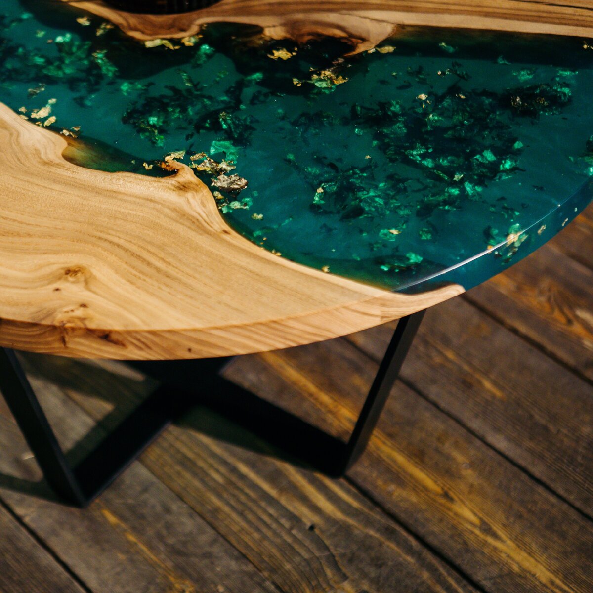 На вид река как живая.