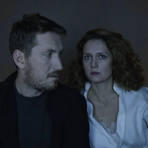 Кирилл Кяро и Виктория Исакова в сериале "Эпидемия"