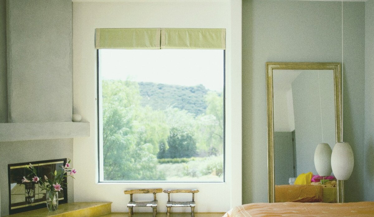 Свободное окно в интерьере