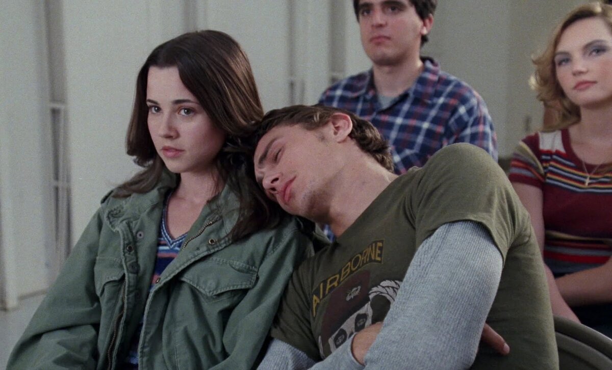 Кадр из сериала «Хулиганы и ботаны»