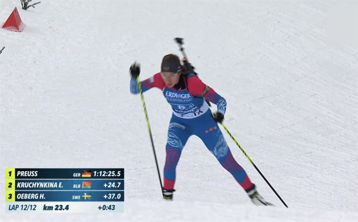 Ульяна Кайшева на последнем круге женской эстафеты в Оберхофе.