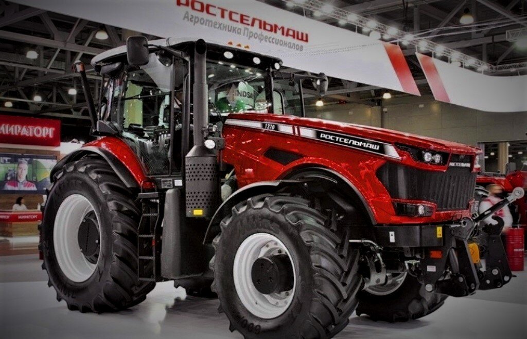 Новый трактор Ростсельмаша на выставке в Москве (октябрь 2020 года)