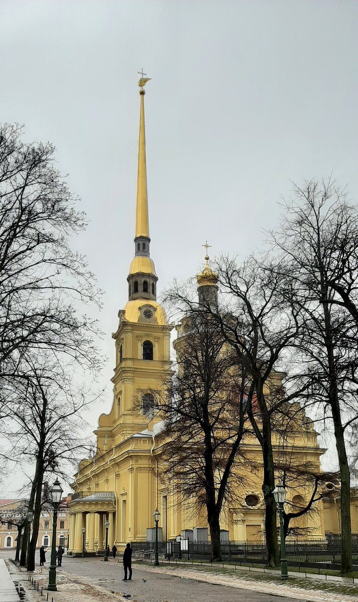 Петропавловский собор внутри одноименной крепости. 