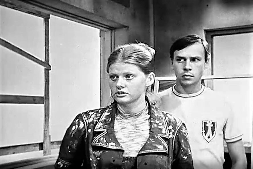 Кадр из телефильма "Разные люди" (1973)