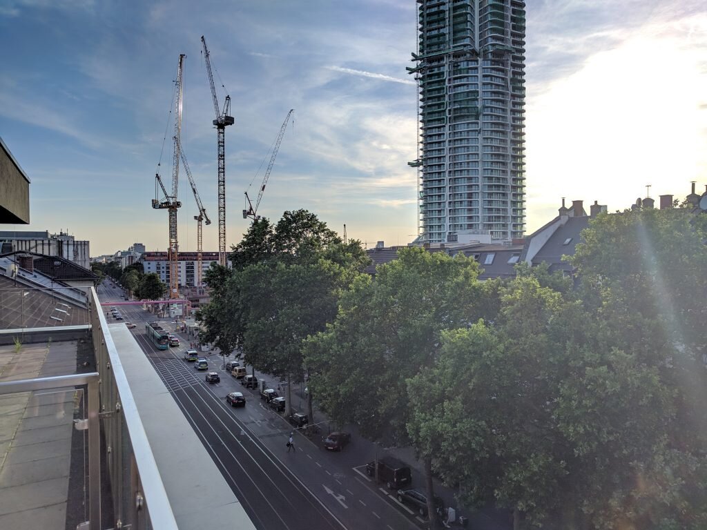 Вид с балкончика из нашего номера во Франкфурте