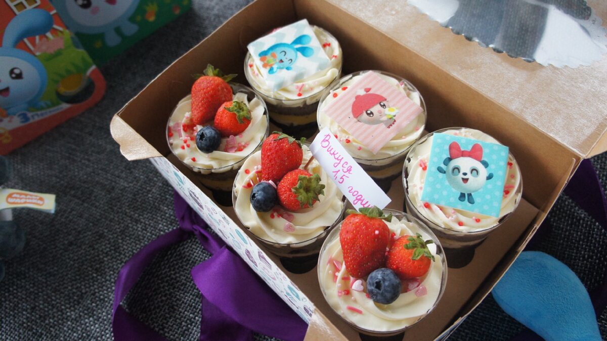 Трайфлы с изображением Малышариков