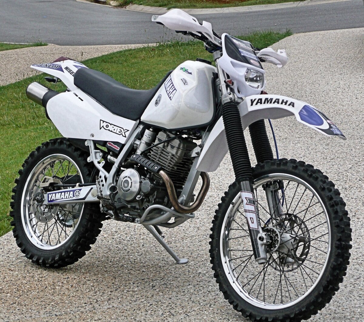 Yamaha TTR 250, спортивный мотоцикл класса эндуро японского ...