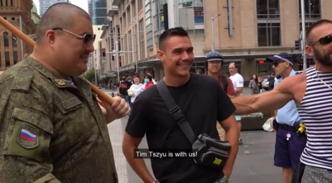 Австралийский боксёр Тим Цзю: «Конечно, я тут за Путина». Стоп-кадр: youtube