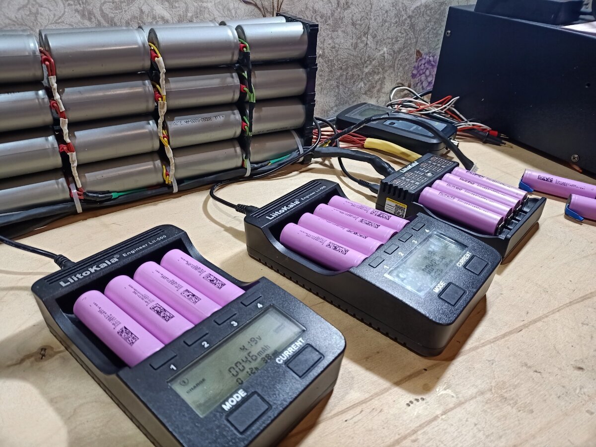 Использую сразу несколько зарядных, для ускорения процесса.