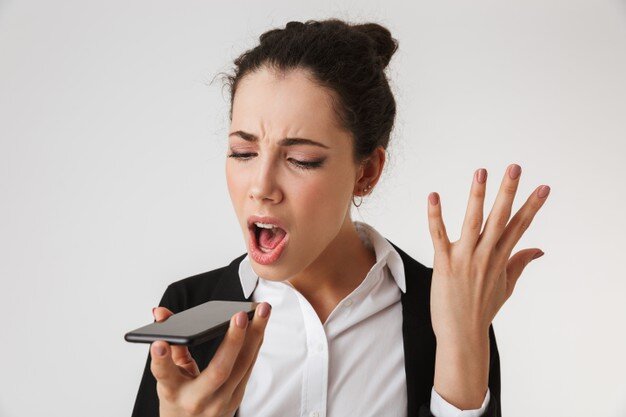 Крикунам наплевать на окружающих.