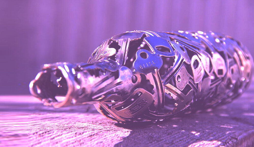 Необычная бутылка из ключей 