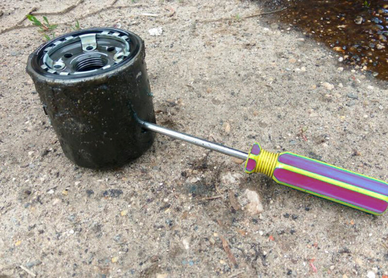 в какую сторону откручивается масляный фильтр на гранте 8 клапанов