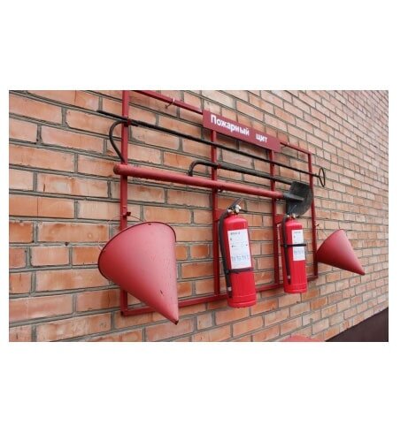 Пожарный щит на стене (источник изображения tt-snab.ru)