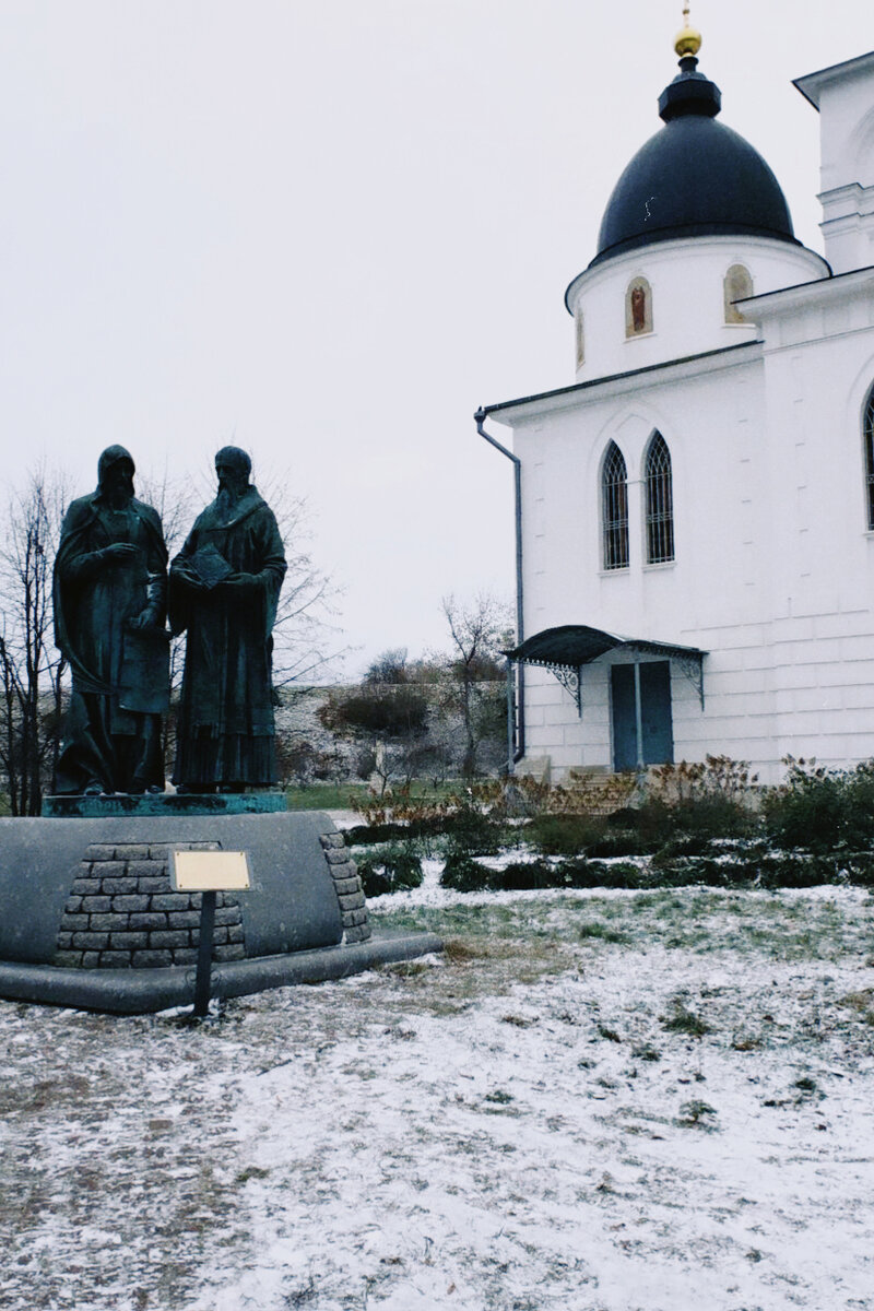 г. Дмитров, Памятник Кириллу и Мефодию