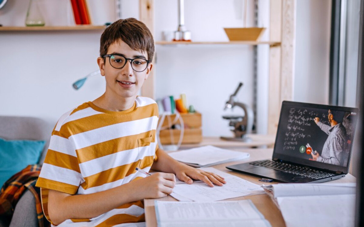 Школьник на дистанционном обучении. Источник: istockphoto.com/ru