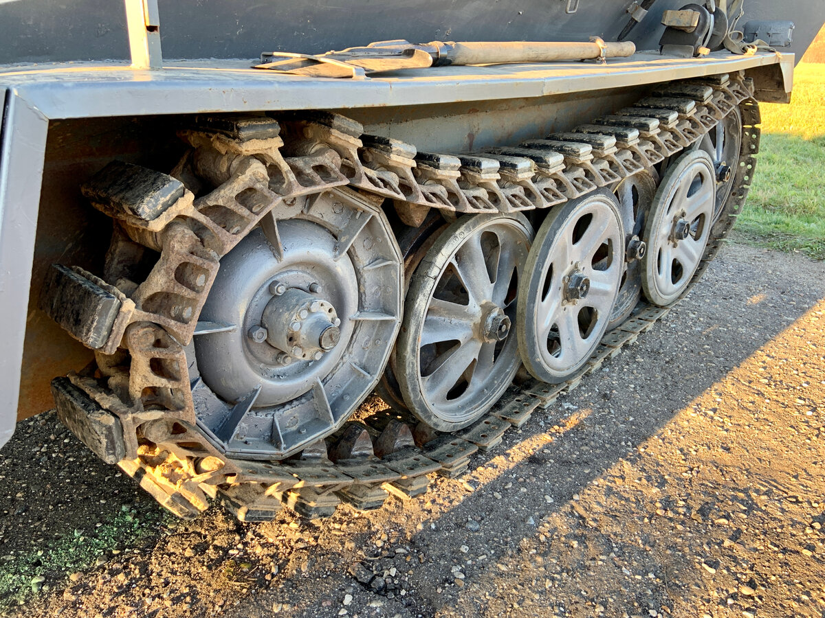 Обзор ходовой реплики БТР Sd.Kfz.250 на агрегатах «Жигулей» и «Волги» |  Moustank | Дзен