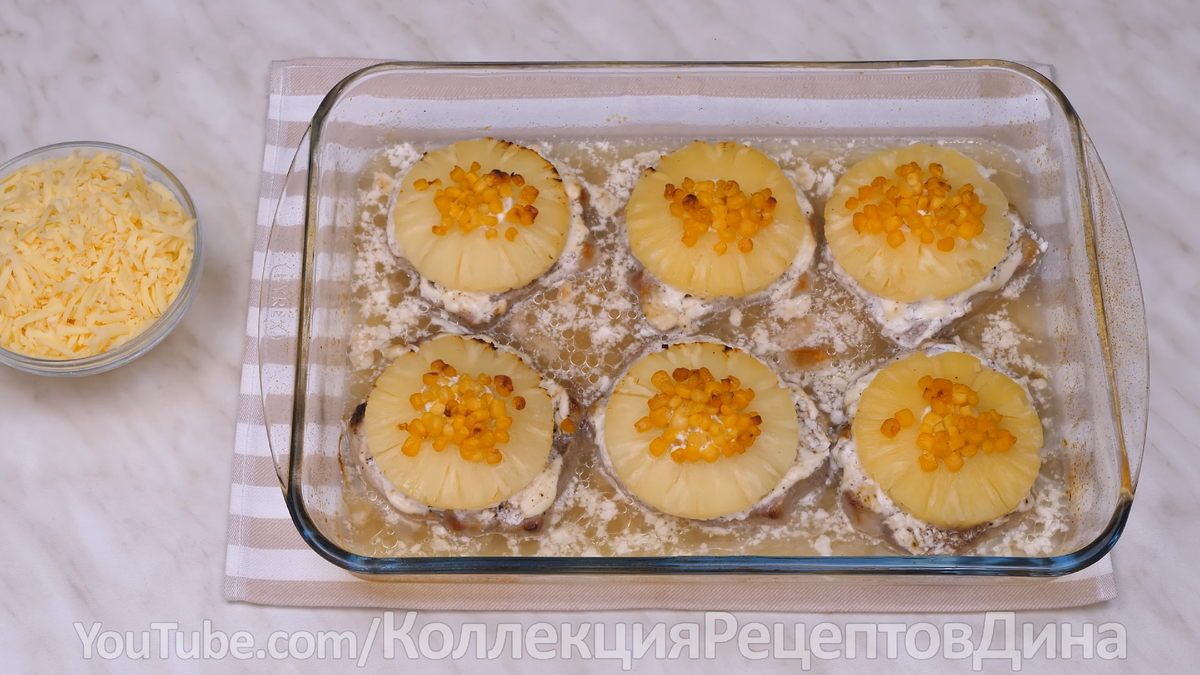 Куриные медальоны с ананасом и сыром