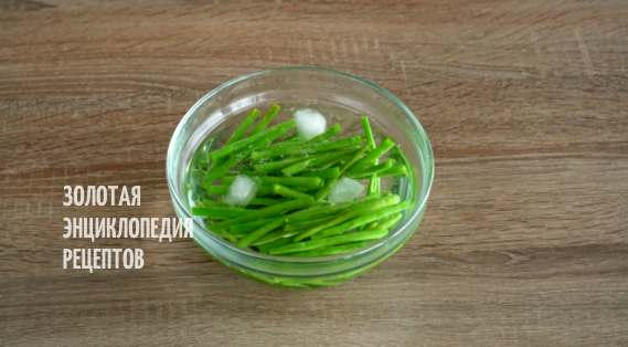 Возможно не все знают, поэтому вот пример того как выглядит стручковая фасоль.