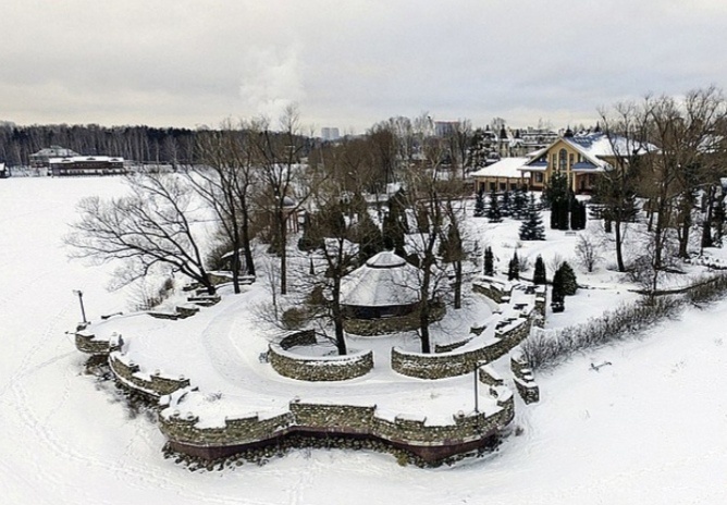 Так выглядит дом Филиппа Киркорова снаружи.