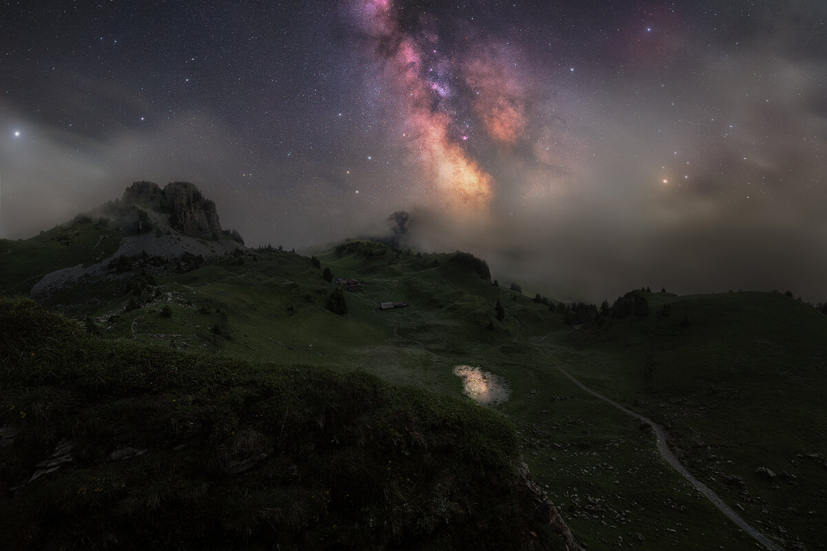 Louis Leroux  Milky Way above Swiss clouds