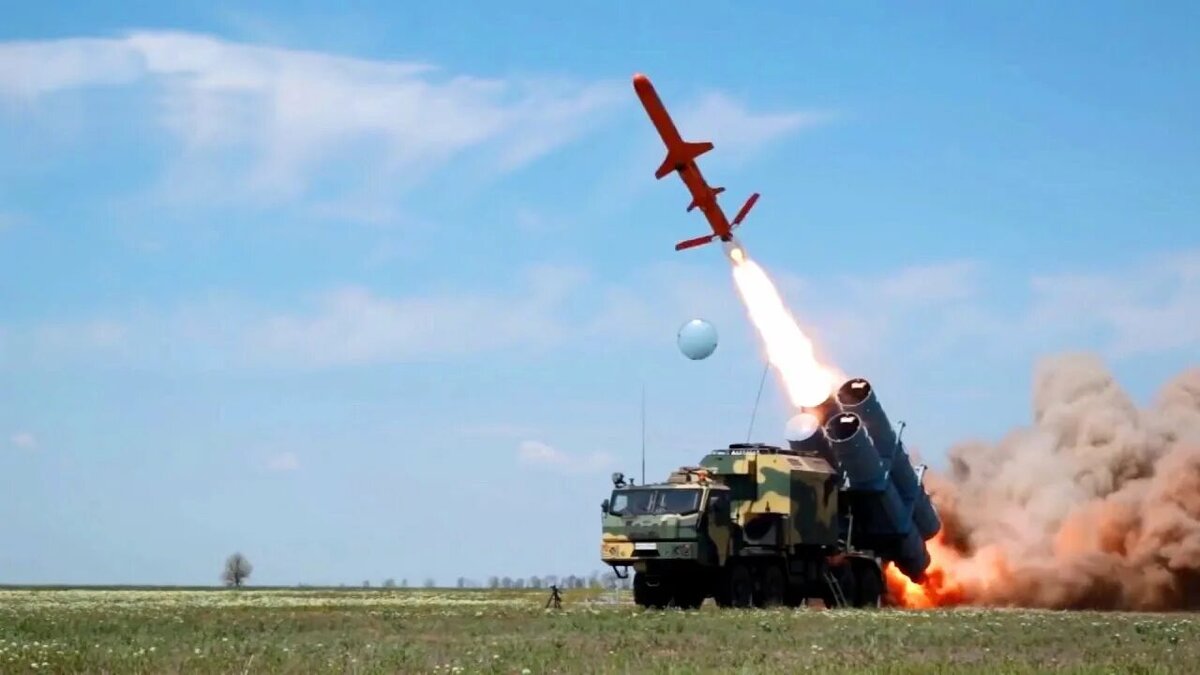 Ракета Нептун имеет скорость 900 кмч