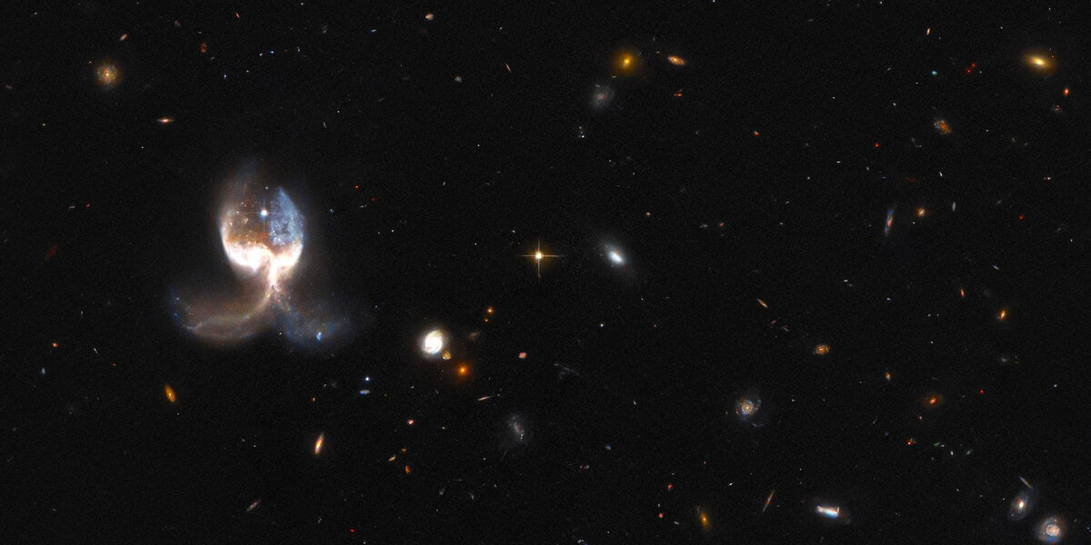 Фото: ESA/Hubble & NASA, W. Keel, J. Schmidt📷
