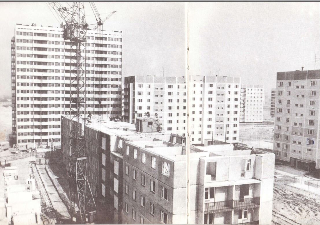 Строительство дома серии II-60 и 9-этажек. Из фотоальбома «Припять», 1986 г.