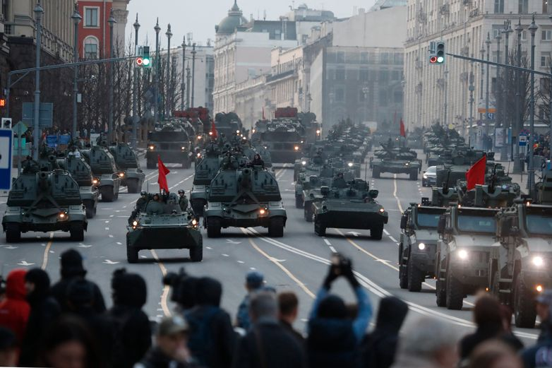 Репетиция Парада Победы на Тверской улице в Москве в апреле. Фото: AP.