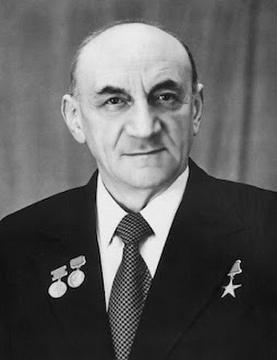 Борис Евсеевич Черток – автор воспоминаний и непосредственный участник всех трёх событий этой статьи. (Фотография к тексту взяты из свободных источников)