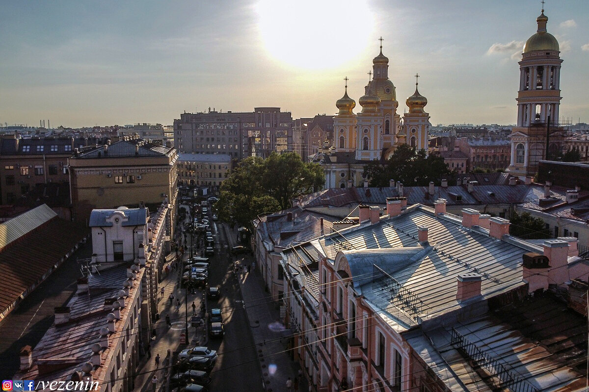 Дом Каншина на фото внизу справа.