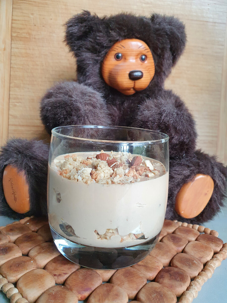 Кофейный с миндалем и бананом