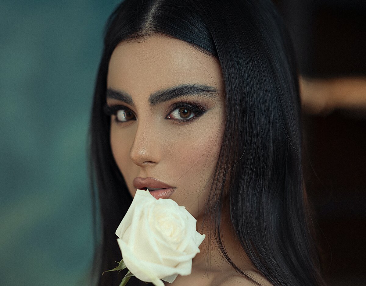 Люди привыкли делить жизнь на черное и белое, но этого не стоит делать. Если появилась черная полоса, нужно сразу же добавлять к ней светлые и цветные краски. Фото Mahdi Chaghari, используется по лицензии Creative Commons 