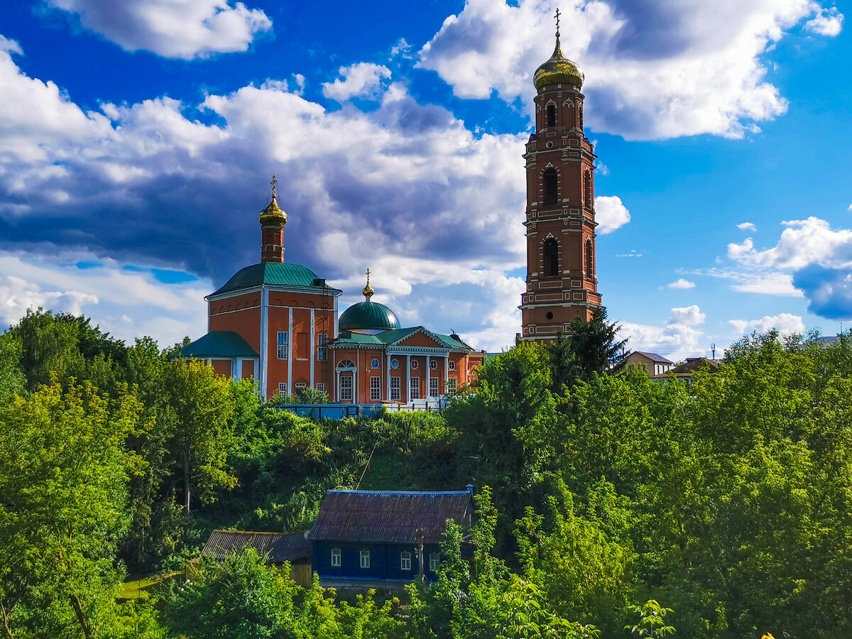 Город болхов. Георгиевский храм г. Болхова. Болховская старина Болхов. Болхов храмы и монастыри фото. Ян город Болхов.